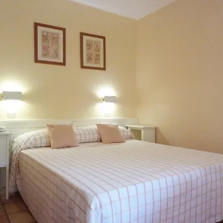 Les Mousquetaires Apartment *